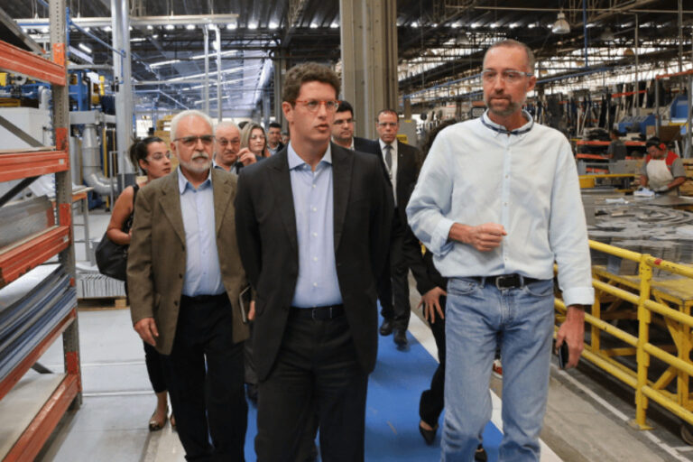 Ministro do meio ambiente, Ricardo Salles, inaugurou na Eletrofrio a primeira linha de envase propano para equipamentos de refrigeração comercial